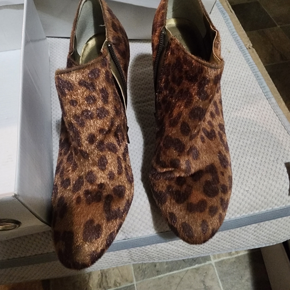 Massini Brown Leopard Print Ankle Boots Size 10 M Zip Up On The Side Excellent C